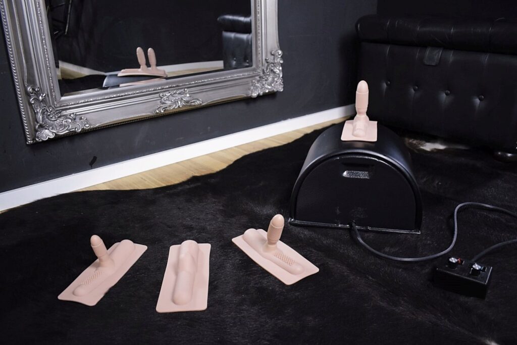 Sybian - Liebesmaschine für Frauen (inkl. verschiedene Aufsätze)